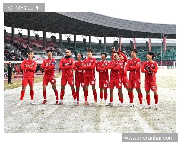 足球明星亲临线下踢球精彩瞬间回顾与球迷互动的热血时刻