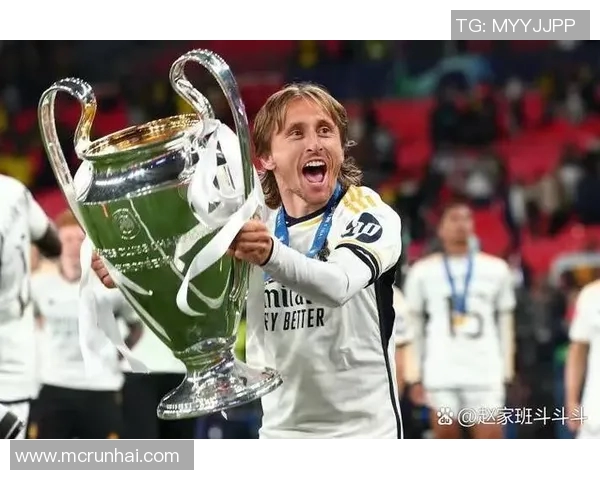 足球明星小罗近况揭秘：从绿茵场到生活新篇章的转变与挑战