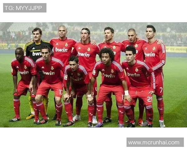 足球明星炫酷图集展现球场风采与个人魅力的完美结合 足球明星炫酷图集展现球场风采与个人魅力的完美结合